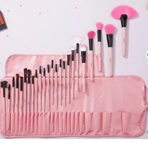 Zodaca Other - NIP Zodaca Pink Professional Makeup 24 Brush Set Plus Pouch